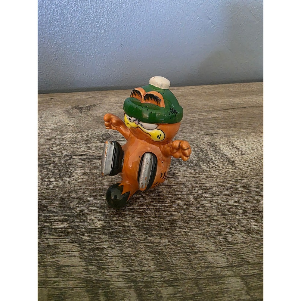 Vintage Enesco Garfield Ice Skating Ceramic Figurine 1981 Retro Comic Decor